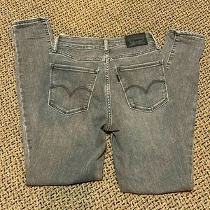 NWOT LEVIS 721 High Rise skinny jeans.  Sz 26. Grey